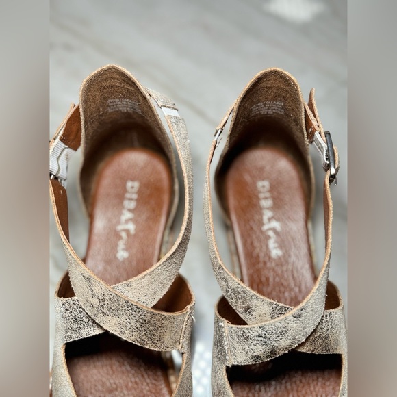 Diba True Qu Aint sandal size 12 subtle gold metallic - Picture 10 of 15